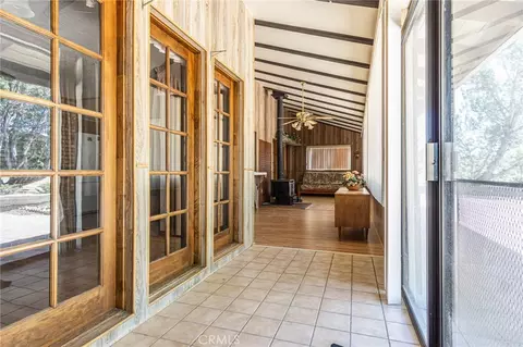 Entry Way - 7040 Kenyon Ave, Hesperia, CA 92345 photo 5 of 9