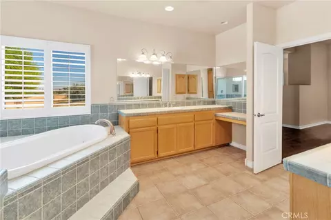 Bath - 7091 Coriander, Oak Hills, CA 92344 photo 8 of 9