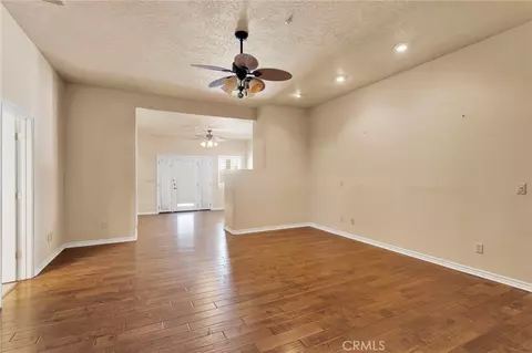 Living - 7091 Coriander, Oak Hills, CA 92344 photo 10 of 13
