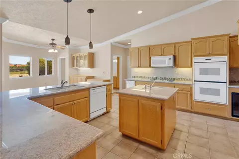 Kitchen - 7091 Coriander, Oak Hills, CA 92344 photo 5 of 5