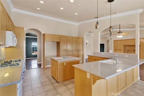 Kitchen - 7091 Coriander, Oak Hills, CA 92344 photo 2 of 5