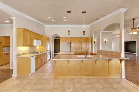 Kitchen - 7091 Coriander, Oak Hills, CA 92344 photo 3 of 5
