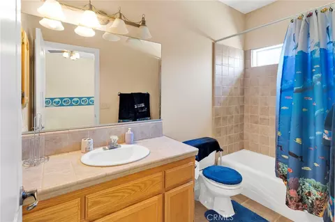 Bath - 7091 Coriander, Oak Hills, CA 92344 photo 4 of 9