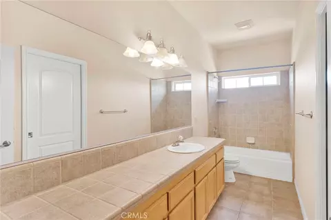 Bath - 7091 Coriander, Oak Hills, CA 92344 photo 5 of 9