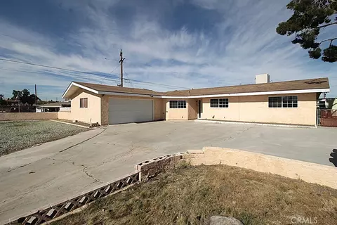 Exterior - 1105 Bigger, Barstow, CA 92311 photo 8 of 9