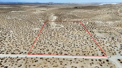 18 Lessing Ave, Adelanto, CA 92301