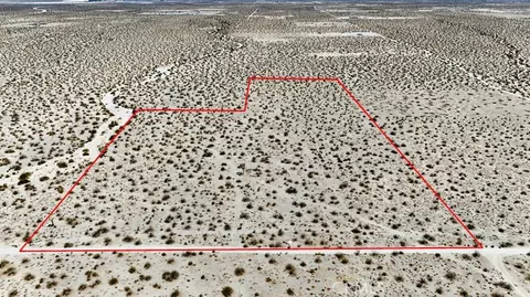 11 Mojave Dr, Phelan, CA 92371