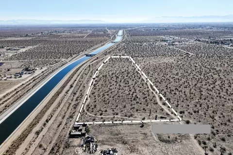 11 Sacramento Rd, Phelan, CA 92371