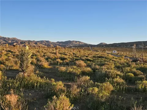 54 Japatul Rd, Apple Valley, CA 92308