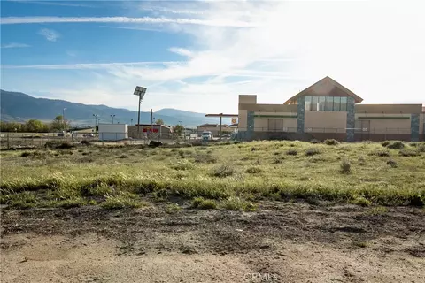 9 Challenger Dr, Tehachapi, CA 93561 photo 2