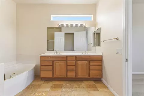 Bath - 19300 Macklin, Apple Valley, CA 92308 photo 2 of 4