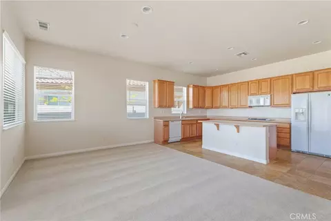 Living - 19300 Macklin, Apple Valley, CA 92308 photo 4 of 6