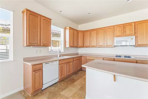 Kitchen - 19300 Macklin, Apple Valley, CA 92308 photo 3 of 3