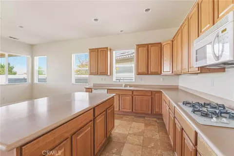 Kitchen - 19300 Macklin, Apple Valley, CA 92308 photo 2 of 3