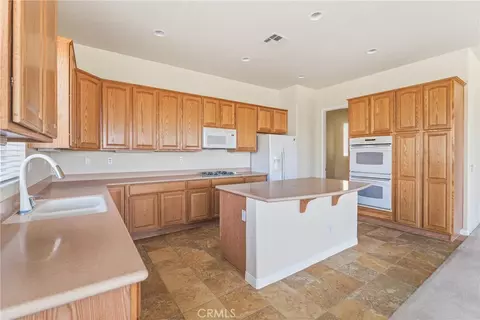 Kitchen - 19300 Macklin, Apple Valley, CA 92308 photo 1 of 3
