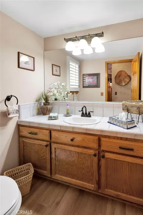 Bath - 17662 Ridge View Ct, Apple Valley, CA 92307 photo 1 of 9