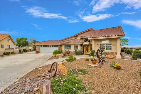 Exterior - 17662 Ridge View Ct, Apple Valley, CA 92307 photo 2 of 14