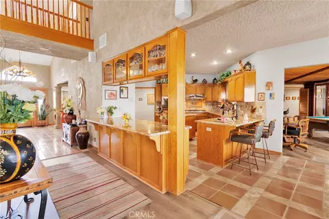 Entry Way - 17662 Ridge View Ct, Apple Valley, CA 92307 photo 5 of 7