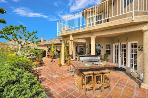 Exterior - 17662 Ridge View Ct, Apple Valley, CA 92307 photo 7 of 14