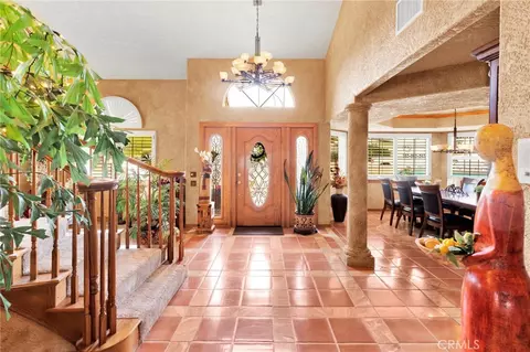 Entry Way - 17662 Ridge View Ct, Apple Valley, CA 92307 photo 1 of 7