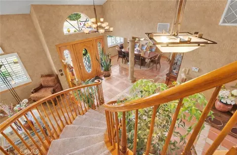 Entry Way - 17662 Ridge View Ct, Apple Valley, CA 92307 photo 2 of 7