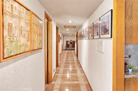 Entry Way - 17662 Ridge View Ct, Apple Valley, CA 92307 photo 6 of 7