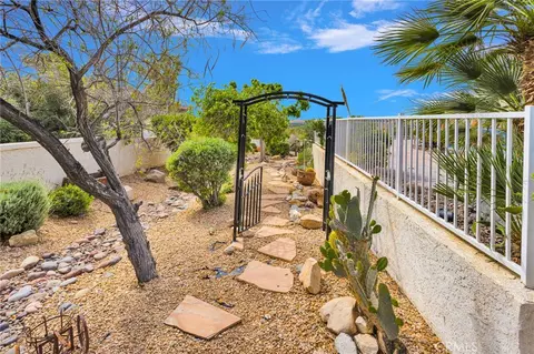 Exterior - 17662 Ridge View Ct, Apple Valley, CA 92307 photo 13 of 14