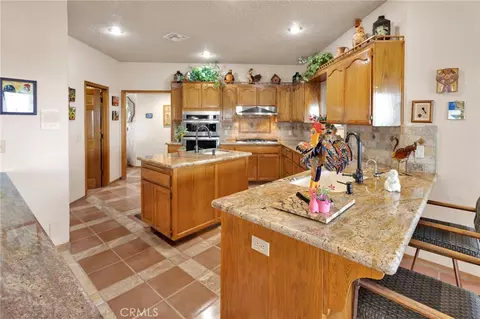 Kitchen - 17662 Ridge View Ct, Apple Valley, CA 92307 photo 2 of 6