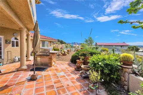Exterior - 17662 Ridge View Ct, Apple Valley, CA 92307 photo 6 of 14
