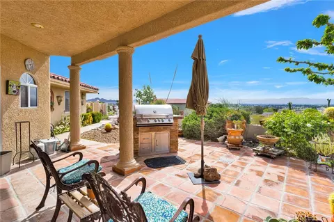 Exterior - 17662 Ridge View Ct, Apple Valley, CA 92307 photo 4 of 14
