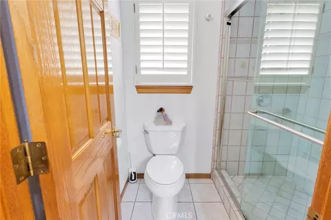 Bath - 17662 Ridge View Ct, Apple Valley, CA 92307 photo 5 of 9