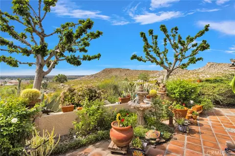 Exterior - 17662 Ridge View Ct, Apple Valley, CA 92307 photo 8 of 14