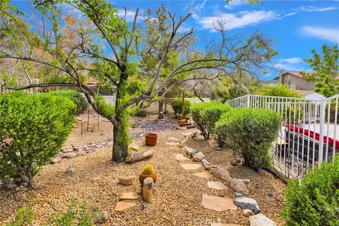 Exterior - 17662 Ridge View Ct, Apple Valley, CA 92307 photo 12 of 14