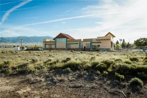 8 Challenger Dr, Tehachapi, CA 93561 photo 2