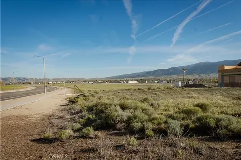 8 Challenger Dr, Tehachapi, CA 93561