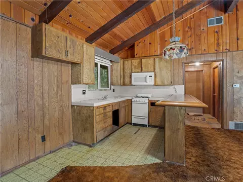 Kitchen - 1155 Chateau, Crestline, CA 92325 photo 1 of 2