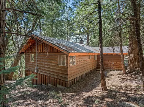Exterior - 1155 Chateau, Crestline, CA 92325 photo 5 of 9