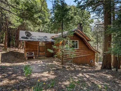 Exterior - 1155 Chateau, Crestline, CA 92325 photo 4 of 9