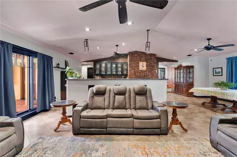 Living - 13863 Pamlico, Apple Valley, CA 92307 photo 3 of 6