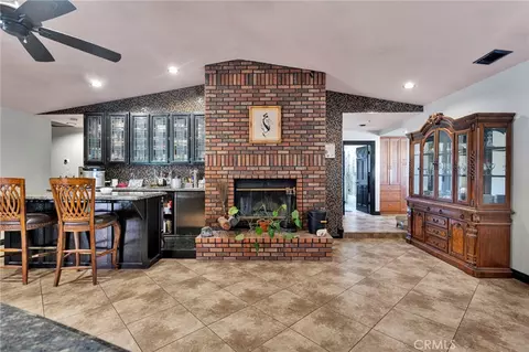 Entry Way - 13863 Pamlico, Apple Valley, CA 92307 photo 2 of 3