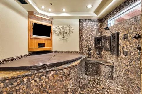 Bath - 13863 Pamlico, Apple Valley, CA 92307 photo 7 of 11