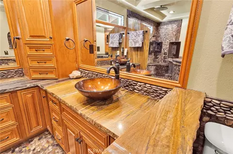 Bath - 13863 Pamlico, Apple Valley, CA 92307 photo 6 of 11