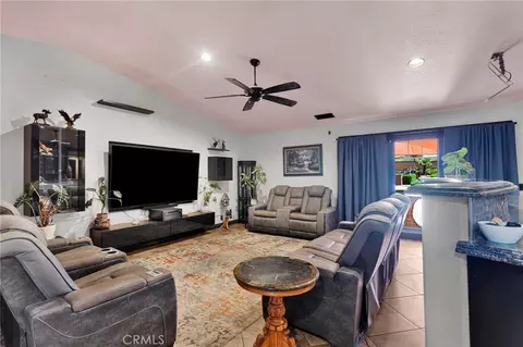 Living - 13863 Pamlico, Apple Valley, CA 92307 photo 5 of 6