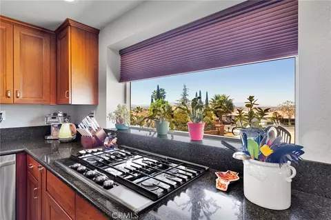 Kitchen - 13863 Pamlico, Apple Valley, CA 92307 photo 4 of 5