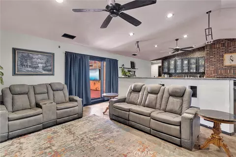 Living - 13863 Pamlico, Apple Valley, CA 92307 photo 4 of 6
