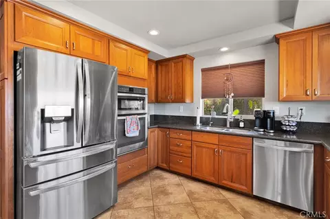 Kitchen - 13863 Pamlico, Apple Valley, CA 92307 photo 5 of 5