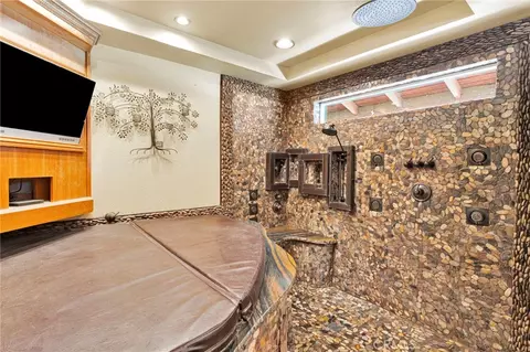 Bath - 13863 Pamlico, Apple Valley, CA 92307 photo 8 of 11