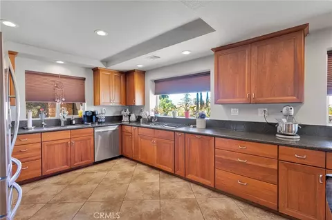 Kitchen - 13863 Pamlico, Apple Valley, CA 92307 photo 2 of 5