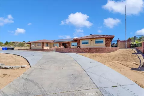Exterior - 13863 Pamlico, Apple Valley, CA 92307 photo 2 of 15
