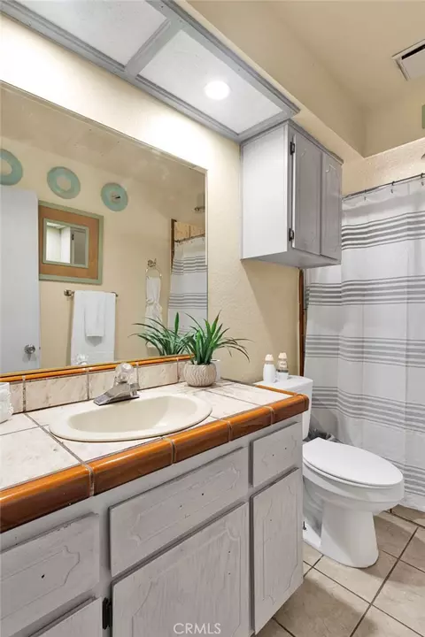 Bath - 12790 Patoka Ct, Apple Valley, CA 92308 photo 2 of 6